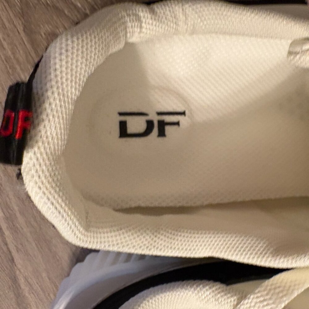 De Florance Sneakers - Brand New with Tags! Size 9.5 Womens! - Picture 5 of 10